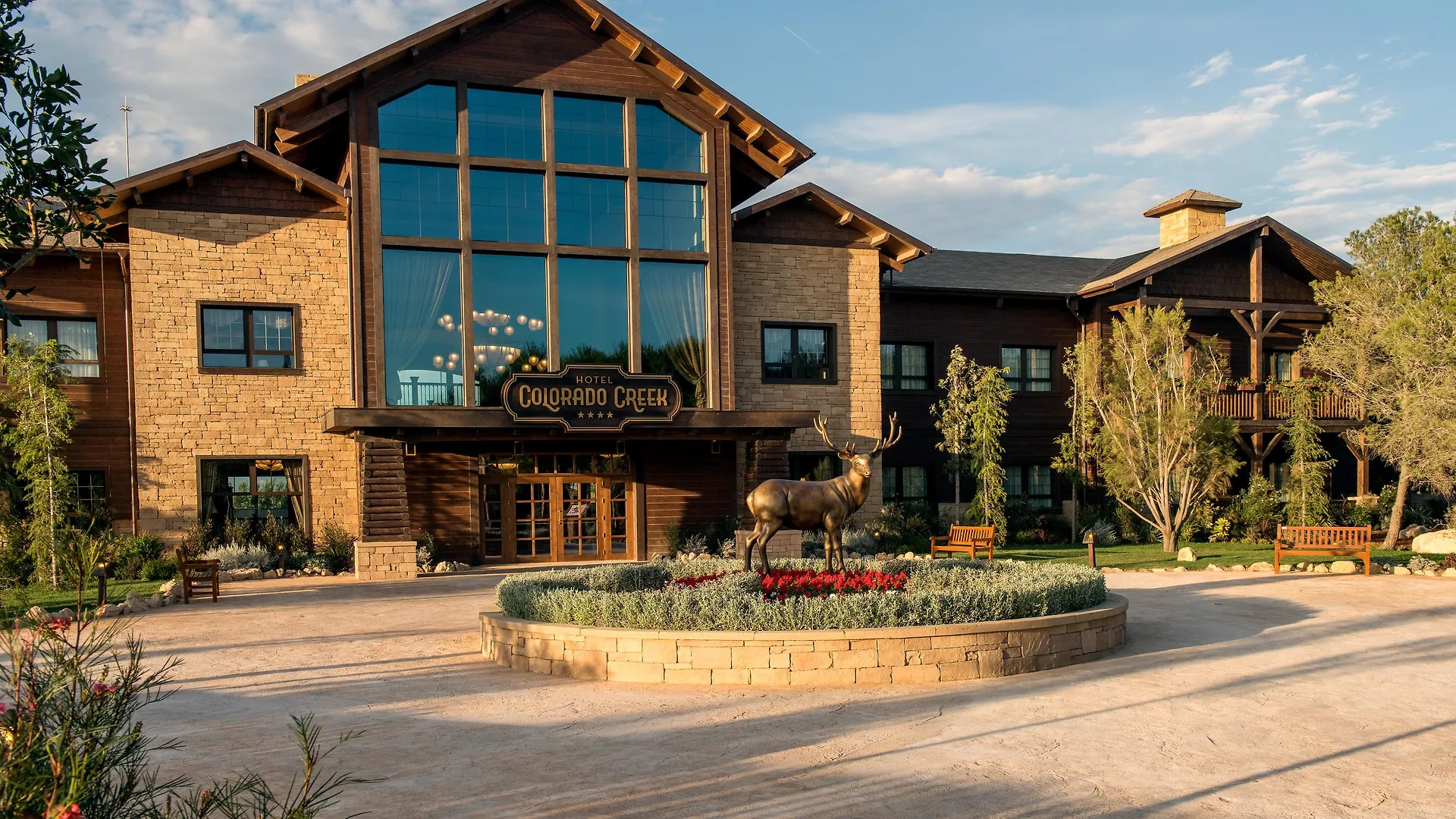 PortAventura Hotel Colorado Creek: Theme Park Access Included Salou