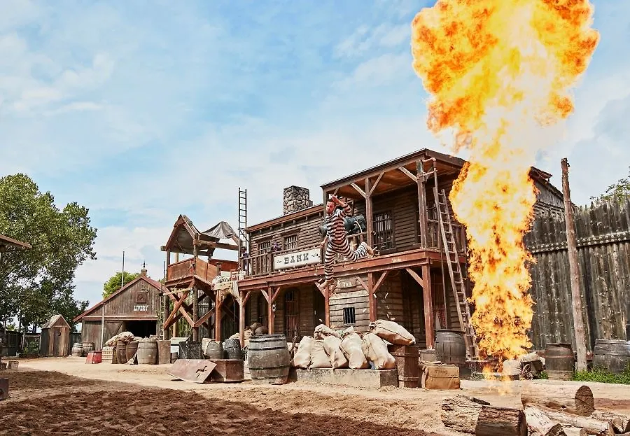 PortAventura Hotel Colorado Creek: Theme Park Access Included Salou